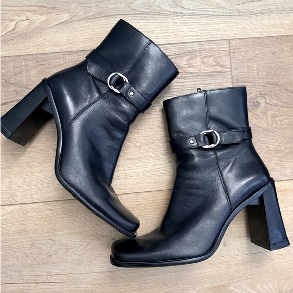 Nine West Black Leather Ankle Boots with Buckle Sz. 7 - GUC - Picture 1 of 5